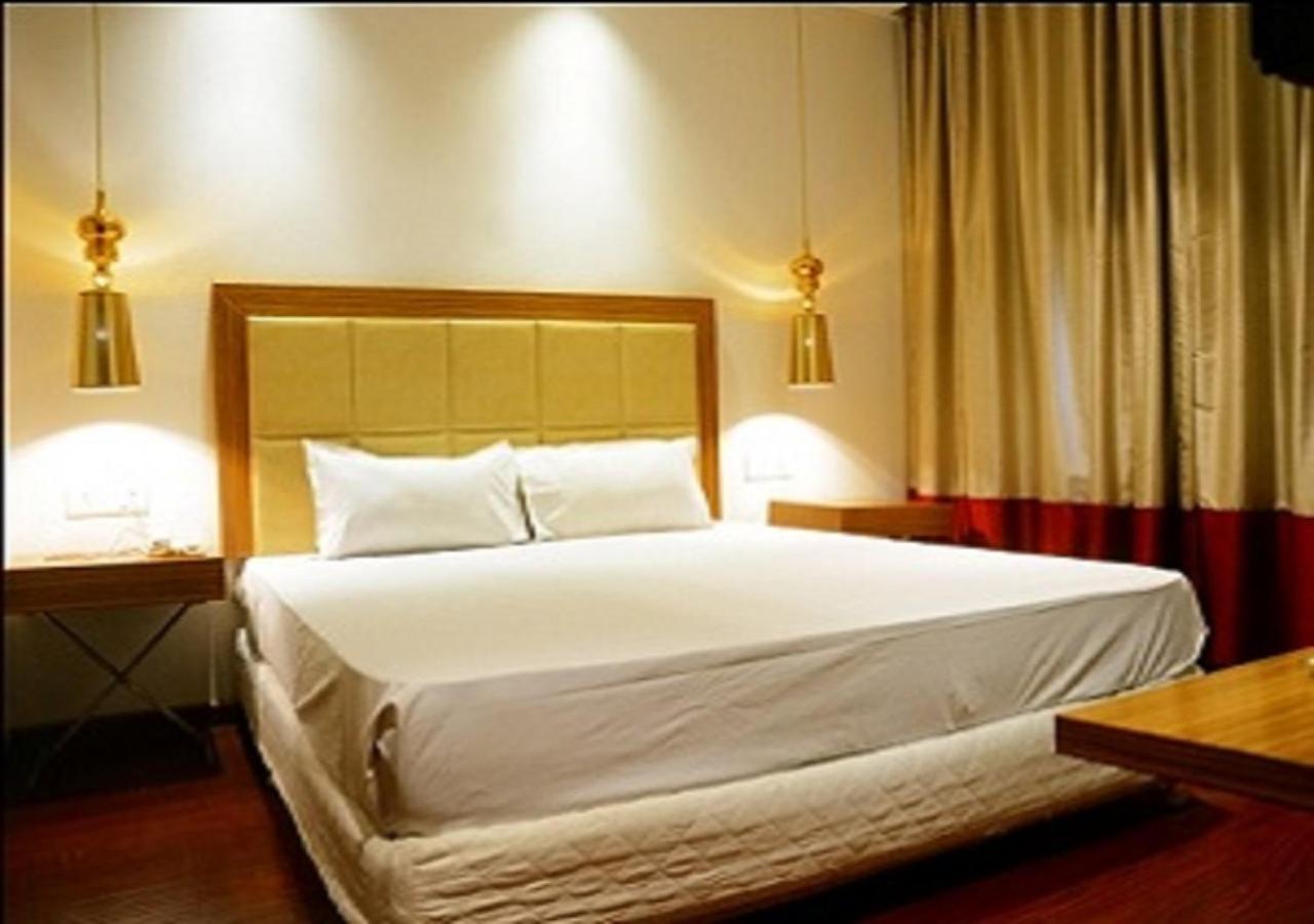 Hotel Amora - Rajnandgaon Raj Nandgaon Kültér fotó