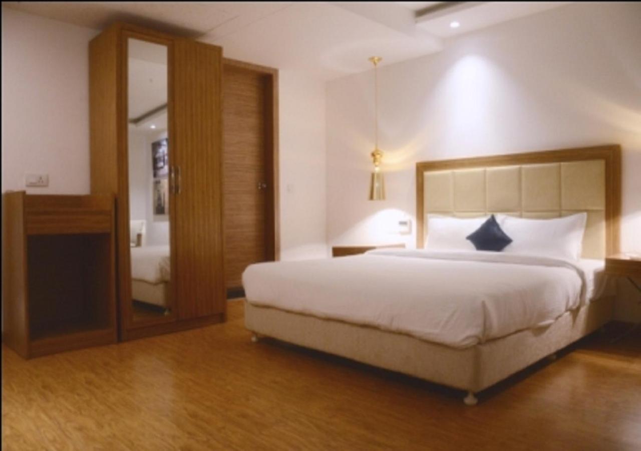 Hotel Amora - Rajnandgaon Raj Nandgaon Kültér fotó