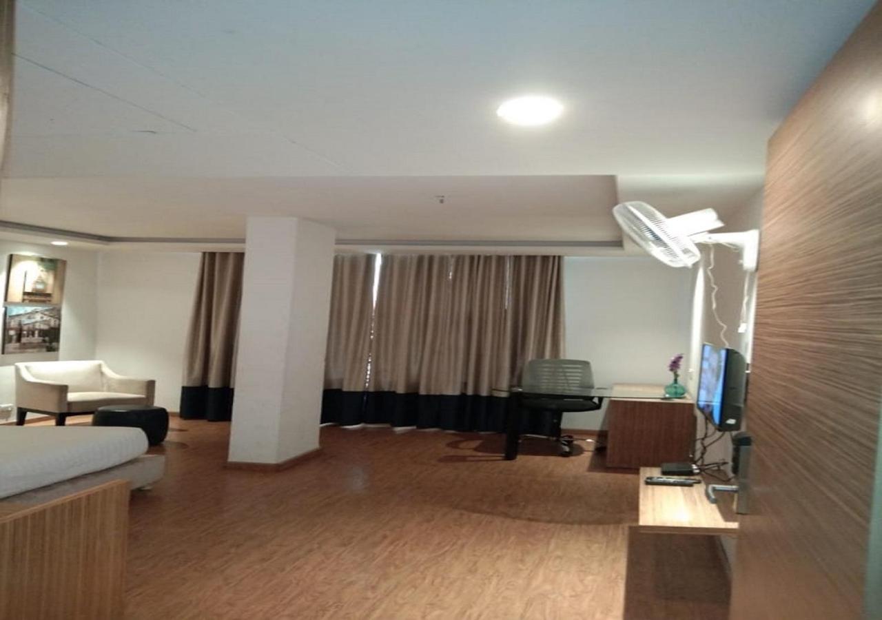 Hotel Amora - Rajnandgaon Raj Nandgaon Kültér fotó