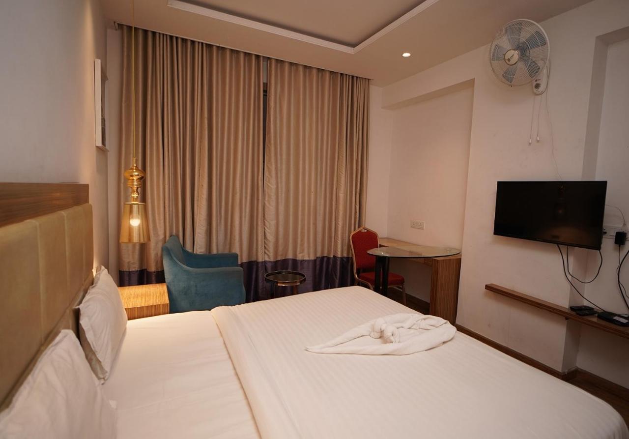 Hotel Amora - Rajnandgaon Raj Nandgaon Kültér fotó