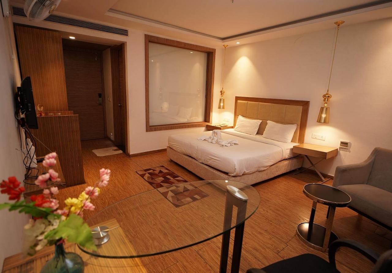 Hotel Amora - Rajnandgaon Raj Nandgaon Kültér fotó
